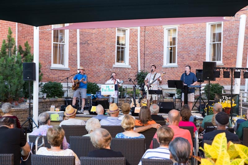 10 Wilmington Place residents enjoy live music at the outdoor amphitheater